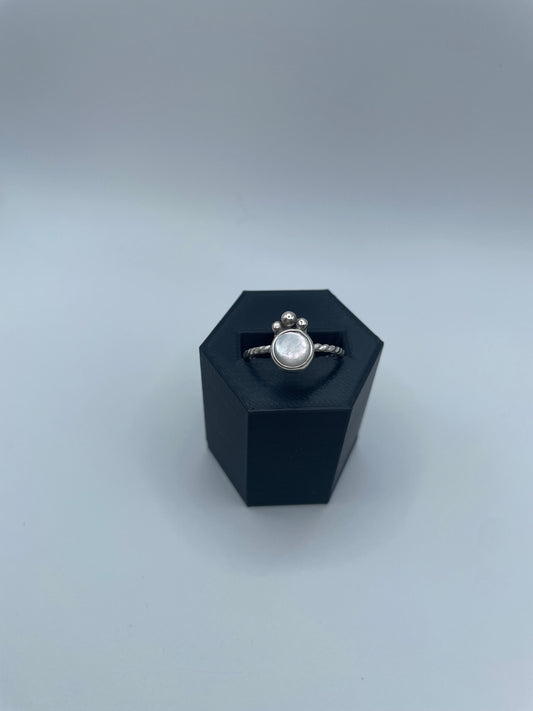 Mother of Pearl Ring, Size 8.5